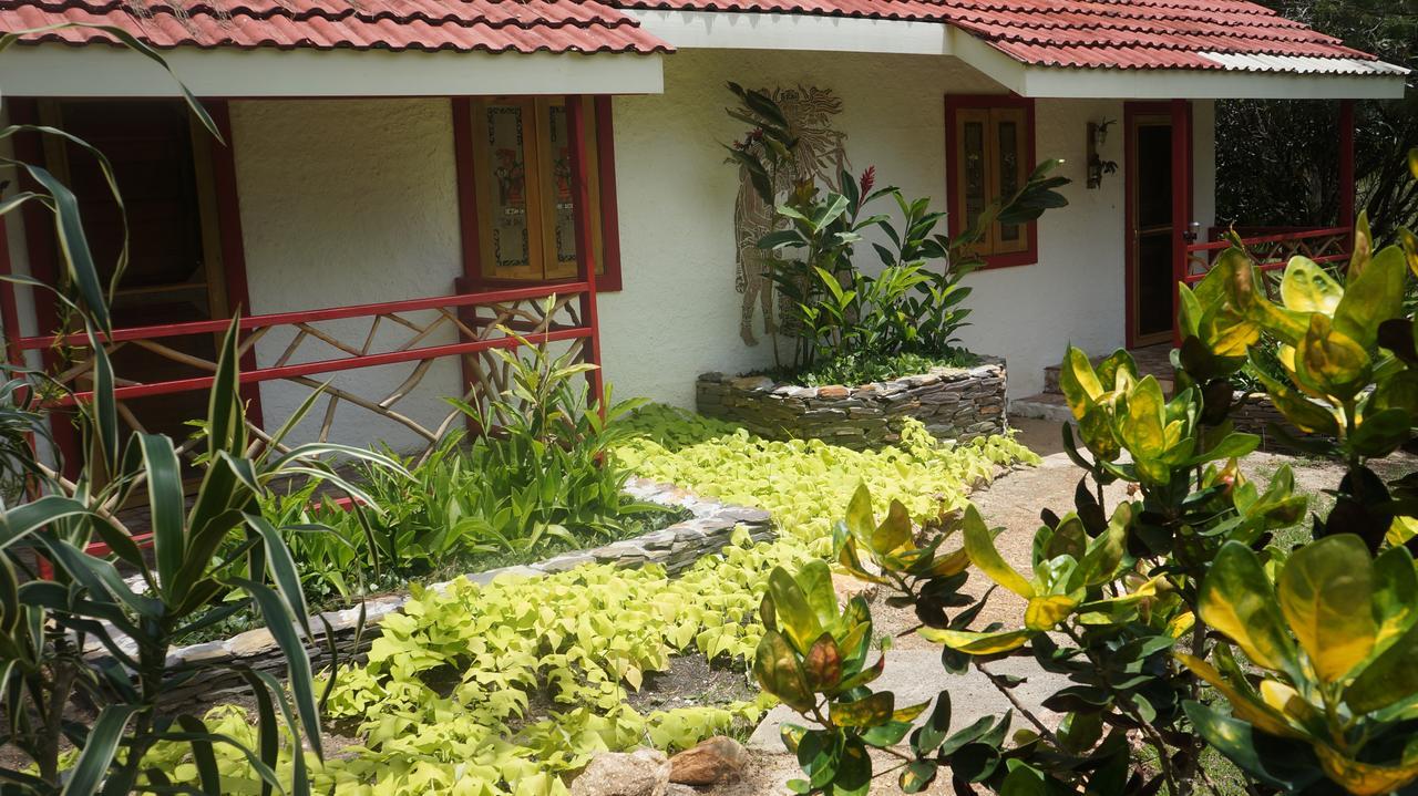 Pine Ridge Lodge San Ignacio Esterno foto